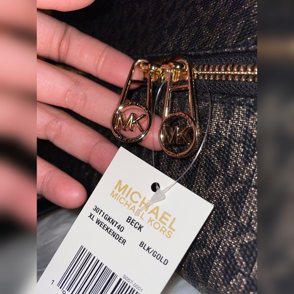 🌺 NWT Michael Kors MMK x 007 Beck XL Metallic Logo Weekender + Free Gifts 🌺 - Picture 7 of 15